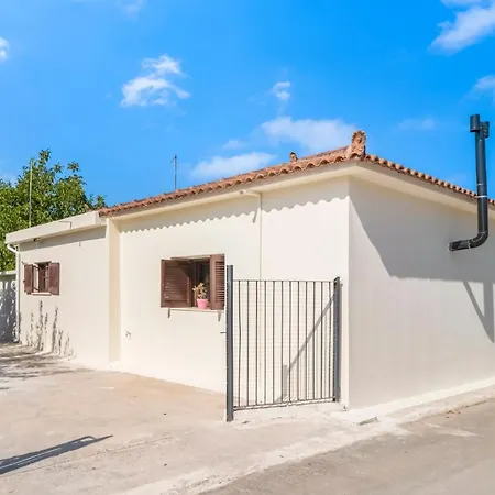 Vakantiehuis Herakles House - Close To Ancient Sites Near Nafplio. Spacious. Equipped For All-year-round Comfort.