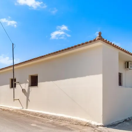 Herakles House - Close To Ancient Sites Near Nafplio. Spacious. Equipped For All-year-round Comfort.