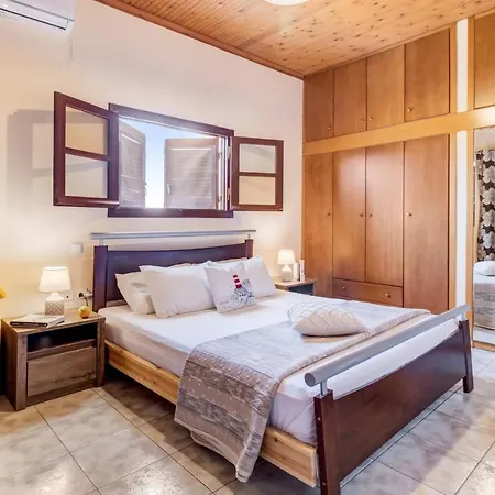 Herakles House - Close To Ancient Sites Near Nafplio. Spacious. Equipped For All-year-round Comfort.