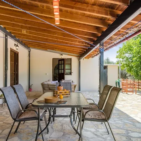 Дом отдыха Herakles House - Close To Ancient Sites Near Nafplio. Spacious. Equipped For All-year-round Comfort. *
