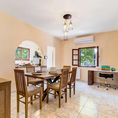 Herakles House - Close To Ancient Sites Near Nafplio. Spacious. Equipped For All-year-round Comfort.