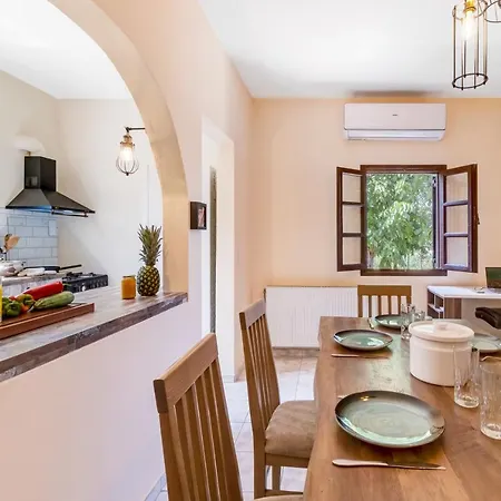 Дом отдыха Herakles House - Close To Ancient Sites Near Nafplio. Spacious. Equipped For All-year-round Comfort.