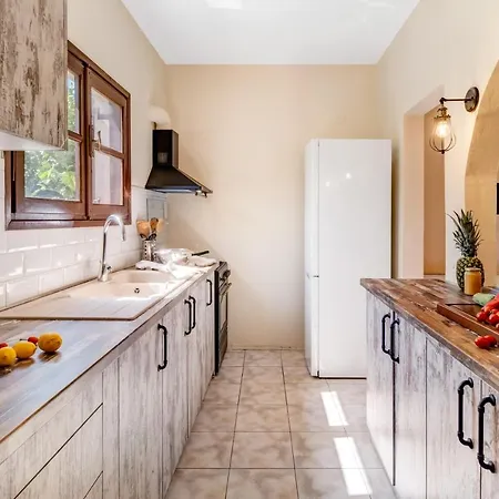 Herakles House - Close To Ancient Sites Near Nafplio. Spacious. Equipped For All-year-round Comfort. *