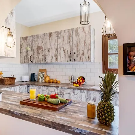 Herakles House - Close To Ancient Sites Near Nafplio. Spacious. Equipped For All-year-round Comfort. Nafplio