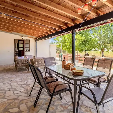 Hébergement de vacances Herakles House - Close To Ancient Sites Near Nafplio. Spacious. Equipped For All-year-round Comfort. *
