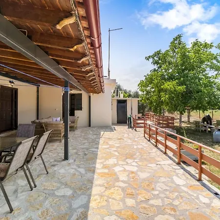 Herakles House - Close To Ancient Sites Near Nafplio. Spacious. Equipped For All-year-round Comfort. 펜션 *