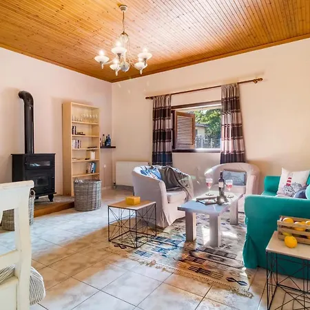 펜션 Herakles House - Close To Ancient Sites Near Nafplio. Spacious. Equipped For All-year-round Comfort. 나플리오